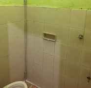 In-room Bathroom 3 Single Room at Rumah Agita Palembang (AGT)