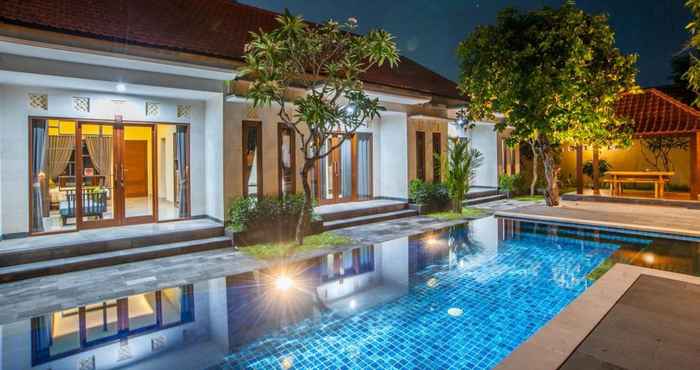 Kolam Renang Astana Made Villas