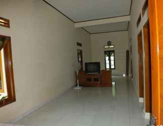 Lobby 2 Zahra Homestay