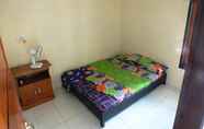 Kamar Tidur 3 HR Guesthouse