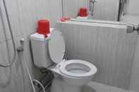 Toilet Kamar Apartment Gading Nias by Cheapinn