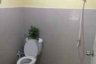 Toilet Kamar Baan Baifern Amphawa Homestay