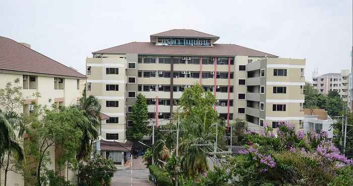 Luar Bangunan Burapha Mansion