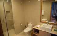 In-room Bathroom 6 The Ocean Apartment - A301