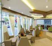 Lobi 5 Zircon Hotel