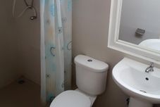 ห้องน้ำภายในห้อง Tomi Place