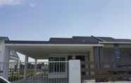 Luar Bangunan 7 Muezza Homestay Kuching