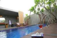 สระว่ายน้ำ Villa Villa Pattaya
