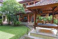 Exterior Indopurejoy House - Komala Indah Cottages