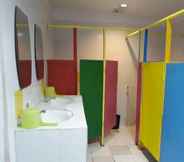 In-room Bathroom 5 Dormitels.ph The Fort BGC