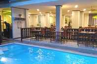 Swimming Pool Ratana Hotel