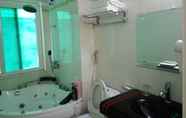 Phòng tắm bên trong 4 Lan Anh Hotel Thanh Hoa