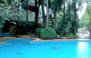 Kolam Renang 5 PJ Inn Studio Pool View