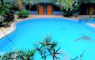 Swimming Pool 2 PJ Inn 8/205 One Bedroom Garden View