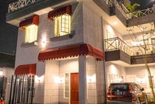 Exterior Three Bedroom 8 persons Villa in Batu City at Rosetta