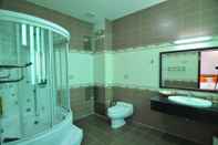 Phòng tắm bên trong Chau Tran Hotel