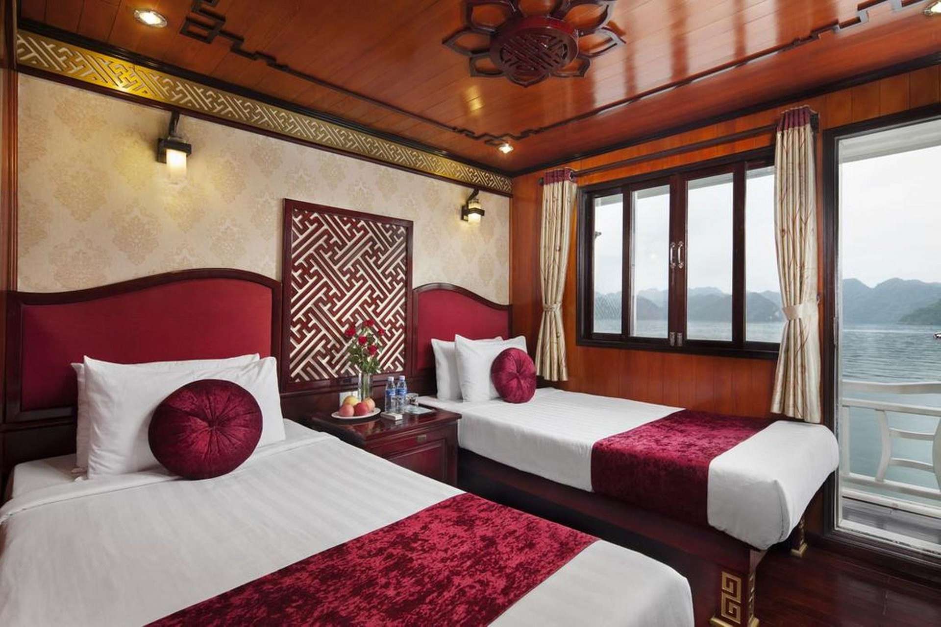 Du thuyền Rosa Cruise Halong - Du thuyền Hạ Long