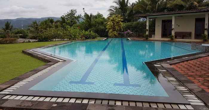 Kolam Renang Villa at The Farm