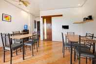 Ruangan Fungsional OYO 402 Royale Parc Hotel 