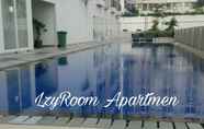 Swimming Pool 5 Apartmen Margonda Residence IV & V by LzyRoom