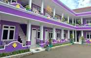 Bên ngoài 2 Hotel Anggrek Purwokerto