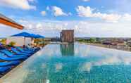 Kolam Renang 7 Suites by Watermark Hotel and Spa