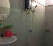 In-room Bathroom 7 Viet Huong 1 Hotel Tuy Hoa