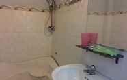 In-room Bathroom 7 Viet Huong 2 Hotel Tuy Hoa