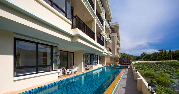 Swimming Pool The Lago Apartments by TropicLook