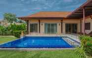 Swimming Pool 4 Niche Villas by TropicLook