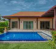 Swimming Pool 4 Niche Villas by TropicLook