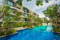 Hồ bơi The Title Condo by TropicLook