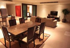 レストラン 4 Naka Apartment