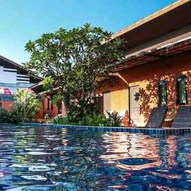 Six Pack Cottage 1, Hotel Bucha Gallery and Restaurant