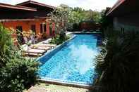 Kolam Renang 2 Home Resort