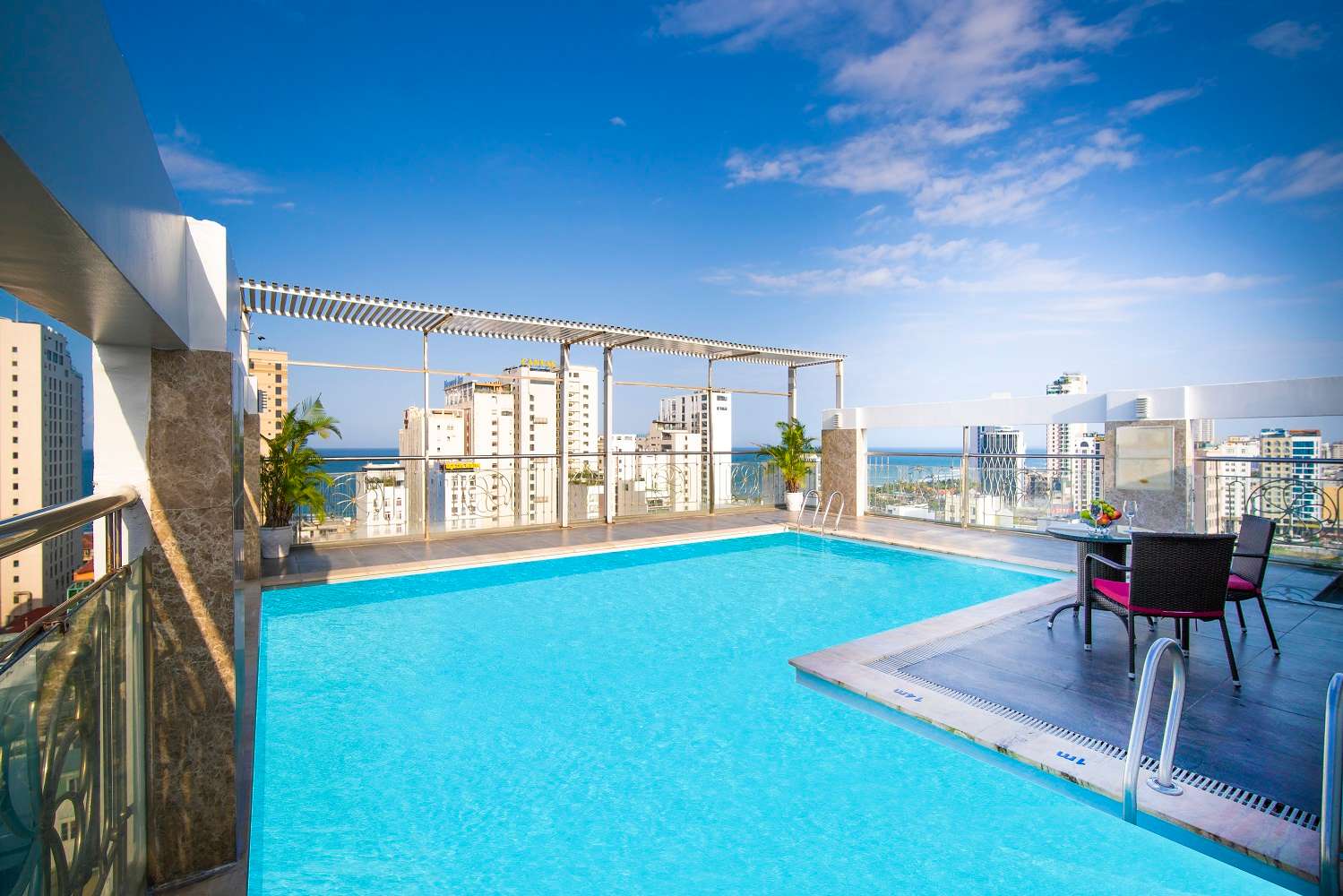 Crystal Hotel - Khách sạn đường Hồ Nghinh Đà Nẵng