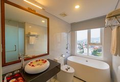 Phòng tắm bên trong 4 Crystal Hotel