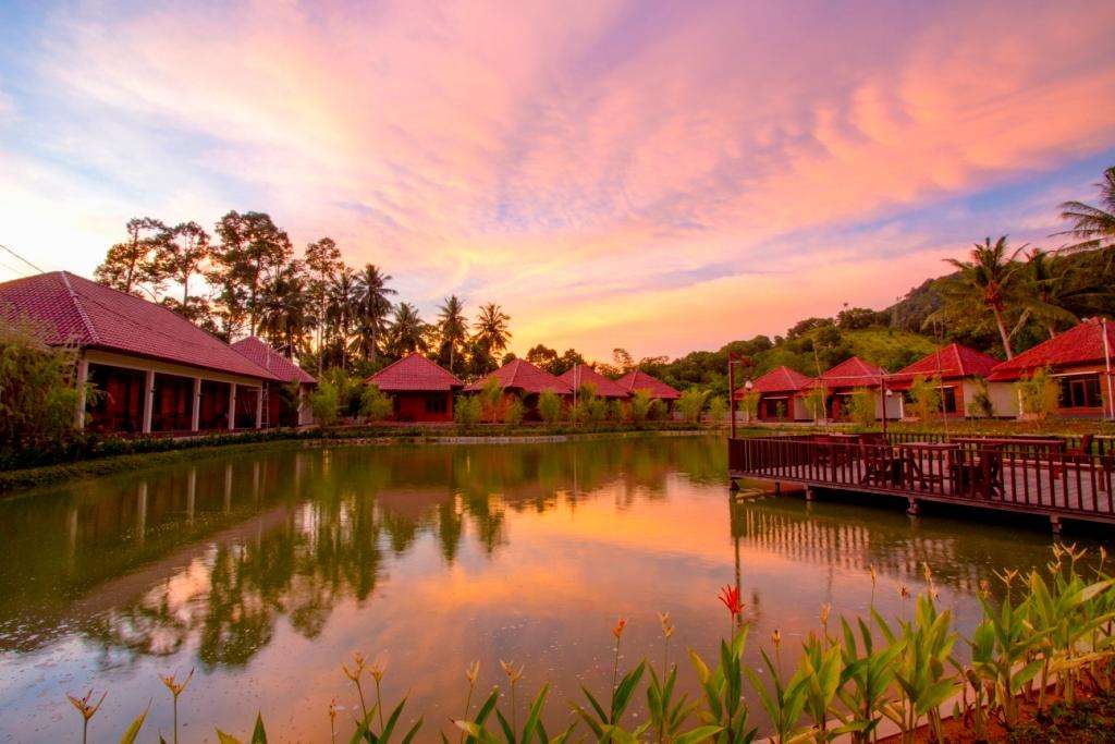 Room rate Dayang Resort Singkawang, South Singkawang from 30112023