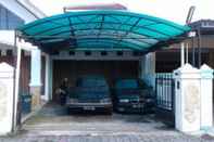 Exterior Plemburan Homestay