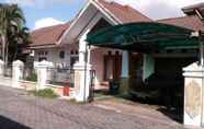 Exterior 2 Plemburan Homestay