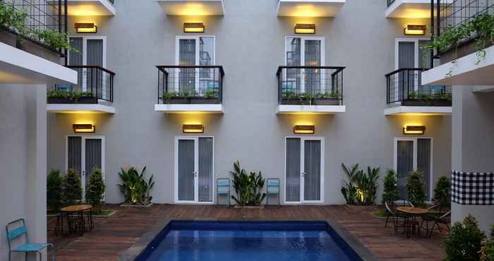 Swimming Pool Semimpi Hotel Bali