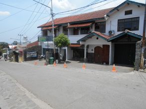 外部的 4 Rumah Syariah & Kolam Renang Bugenville Guesthouse