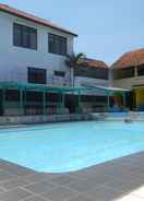 SWIMMING_POOL Rumah Syariah & Kolam Renang Bugenville  Guesthouse