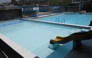 Swimming Pool 3 Rumah Syariah & Kolam Renang Bugenville  Guesthouse