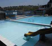 Swimming Pool 3 Rumah Syariah & Kolam Renang Bugenville  Guesthouse