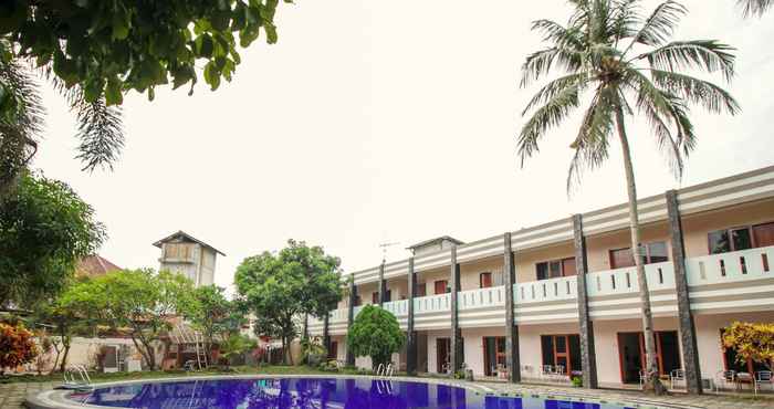 Kolam Renang OYO 370 Hotel Sofia Pangandaran