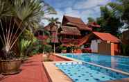 Kolam Renang 3 Golden Teak Home and Resort