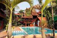 Kolam Renang Golden Teak Home and Resort