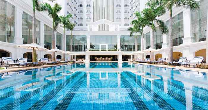 Swimming Pool Indochine Palace