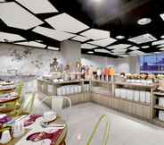 Restaurant 2 favehotel S. Parman Medan